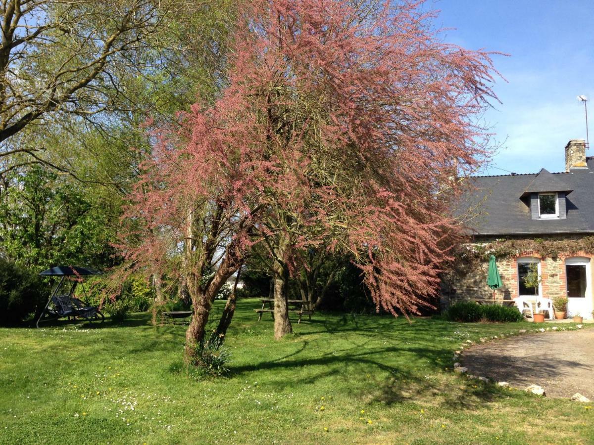 La Ville De Mainguy Josselin Exterior foto